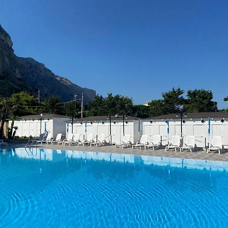 Scogliera Azzurra Hotel 3*